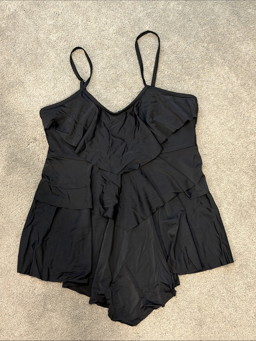 LIKE NEW women’s black ruffle tankini swim top size S